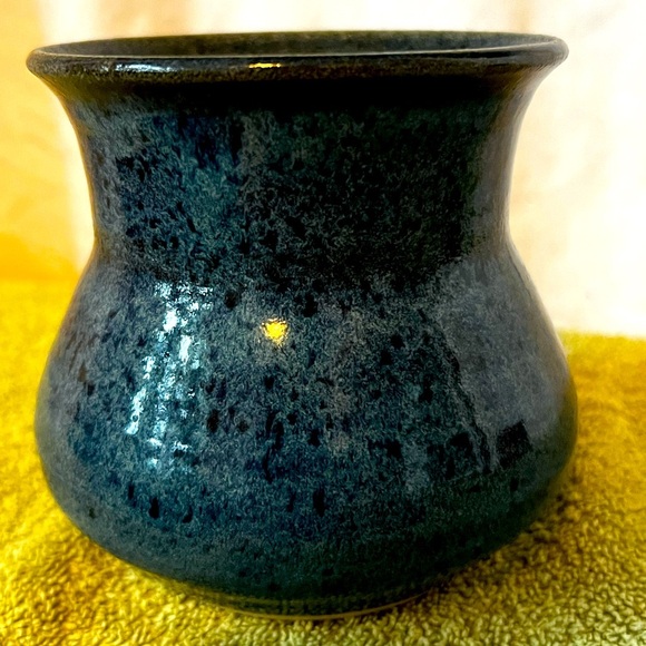 Signed Hand Thrown Pottery Vase Approx 4.5" Tall x 4" Wide - Picture 1 of 6